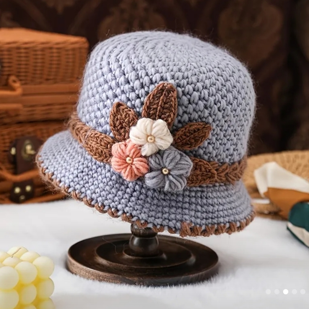 Crochet Knit 3-Flowers Cloche Hat Lined, Pearl Gray, NEW